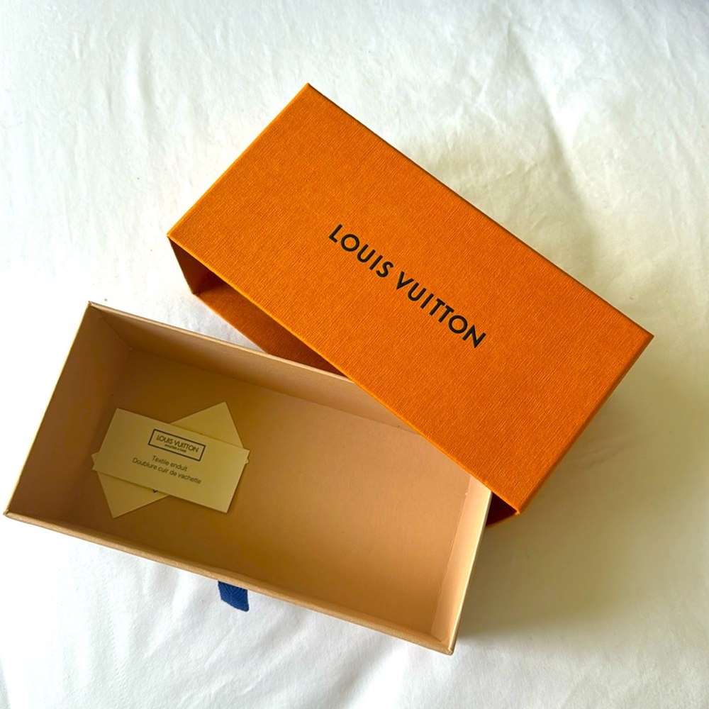 LV wallet box